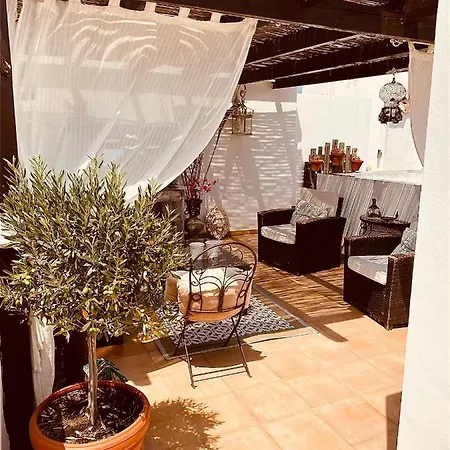 בית הארחה Boutique Plaza Cantarero נרחה